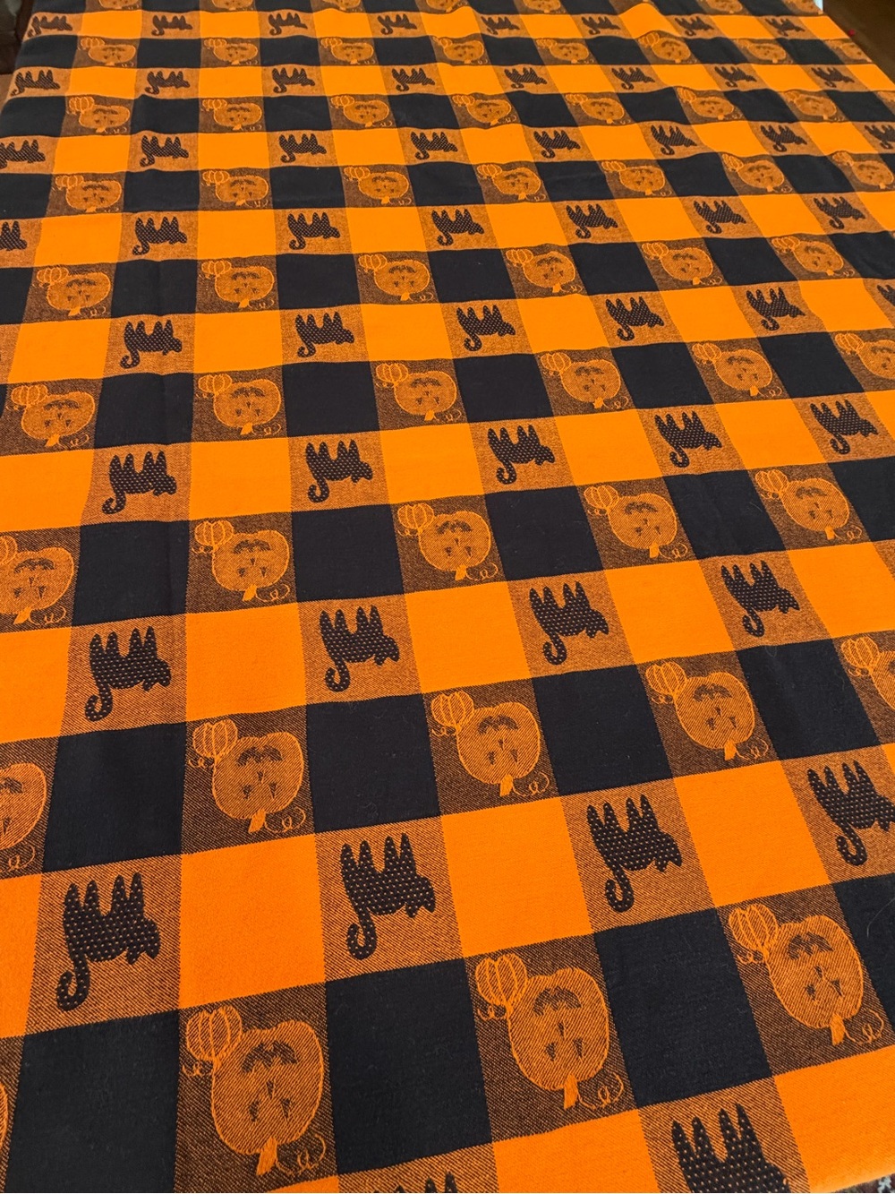 Sonoma vintage style all cotton 70”x54” Halloween tablecloth oval black cats